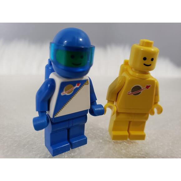 Vintage Benny Space man Lego Minifigure Blue &‎ Yellow Loose - Picture 3 of 4